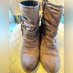 Suede hooded ankle cowboy boots